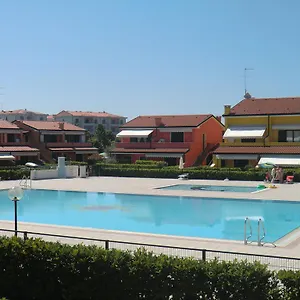  Apartment Villaggio Dei Fiori Con Piscina